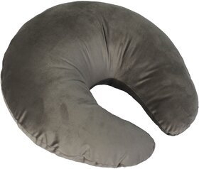 Flipon Nurshing Pillow The Action of Feeding a Baby With Milk From the Mother 5 Different Uses 9 Month warrenty