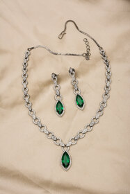 Elegant Ad Stone Necklace Set