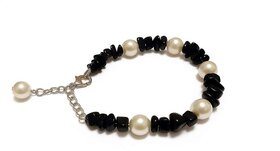 Techiefox Stylish Pearl and Black Beaded Bracelet  Trendy Adjustable Chain Bracelet with Heart Clasp for Women