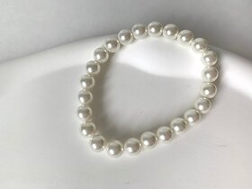Techiefox Elegant Stretchable Pearl Bracelet for Women and Girls  Classic White Beaded Wristwear for Everyday fashion