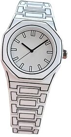 Analog Watch Black and White
