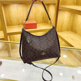 Laurel Hobo Bag: Versatile Crossbody with Dual Straps & Spacious Design (White)