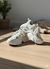 Stylish Women's Running Shoes with Breathable Mesh and Chunky Sole