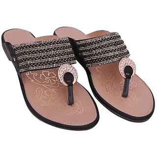 Wellmax Womens Black Traditional Ethnic Design Kohlapuri Flat Sandals
