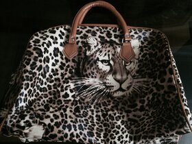 Ladies Stylish Shoulder Bag.