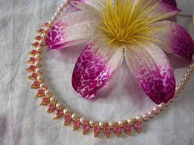 Pink beds pearl necklace