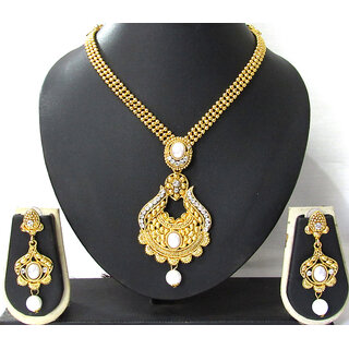 Golden Beautiful pendant necklace set