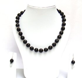 Black Necklace Set and Earrings (Terracotta).